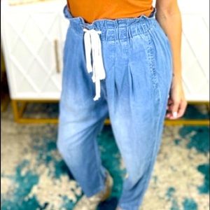High waisted pleated denim pants